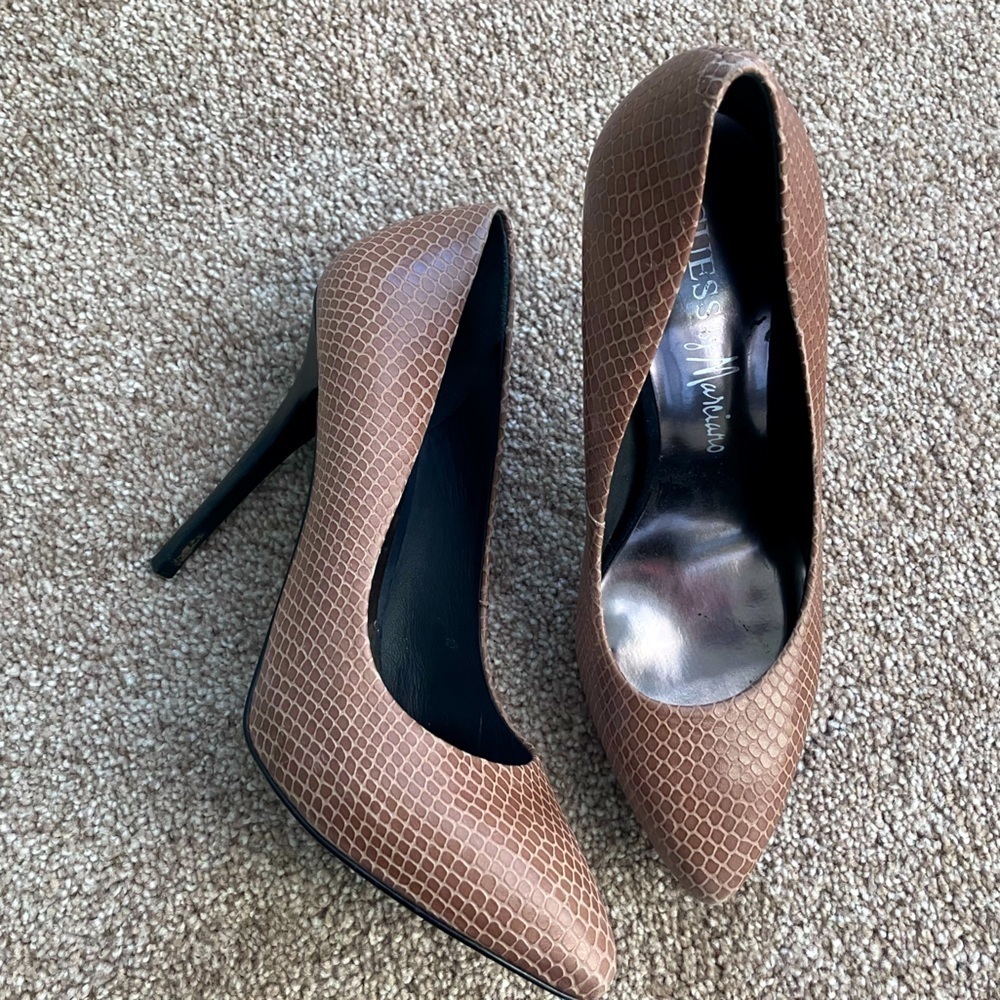 Guess by Marciano Tan Croc Pointed Toe‎ Pumps Size 5 1/2